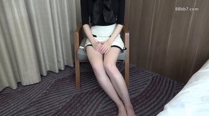 (1)【SSS级】首次在人前展现华丽美裸体的超人气**女主播。即使羞涩地遮住脸，阴道依然强烈收缩，渴望子宫深处射精。FC2PPV-4673073
